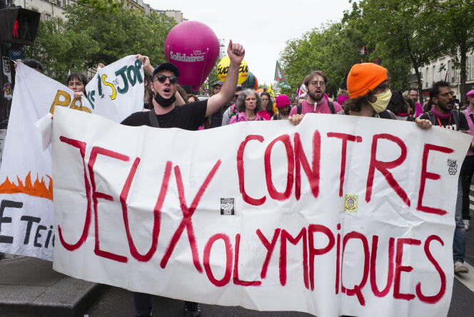 Dans le cortège de la manifestation du 1ᵉʳ-Mai, à Paris, le 1ᵉʳ mai 2024. 