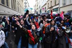 Des manifestants lors d’un rassemblement de soutien au peuple palestinien à la Sorbonne, à Paris, le 2 mai 2024.