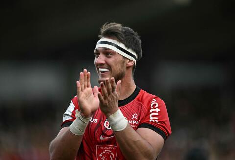 (FILES) Toulouse's French flanker Alexandre Roumat celebrates after scoring a try during the European Rugby Champions Cup round of 16 rugby union match between Stade Toulousain Rugby (Toulouse) and Racing92 (Le Plessis-Robinson) at the Ernest-Wallon stadium in Toulouse, southwestern France, on April 07, 2024. (Photo by Lionel BONAVENTURE / AFP)