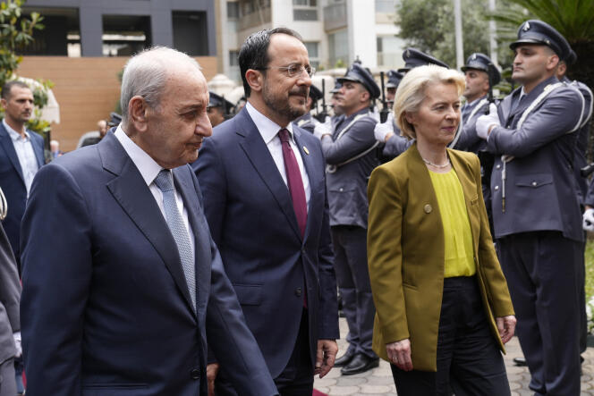 La présidente de la Commission européenne, Ursula von der Leyen, le président chypriote, Nikos Christodoulides (au centre), et le président du Parlement libanais, Nabih Berri (à gauche), à Beyrouth, le 2 mai 2024.