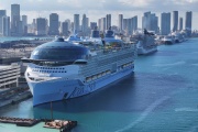 Le plus gros paquebot du monde, « Icon of the Seas », le 3 février 2024, à Miami, en Floride (Etats-Unis).