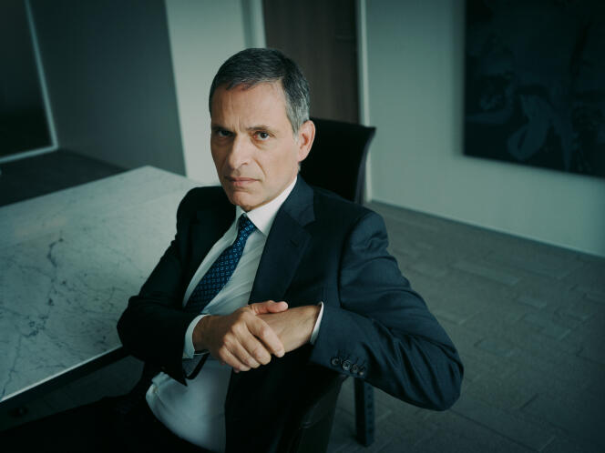 Rodolphe Saadé, PDG de la compagnie maritime CMA CGM, dans son bureau parisien, le 30 avril 2024.