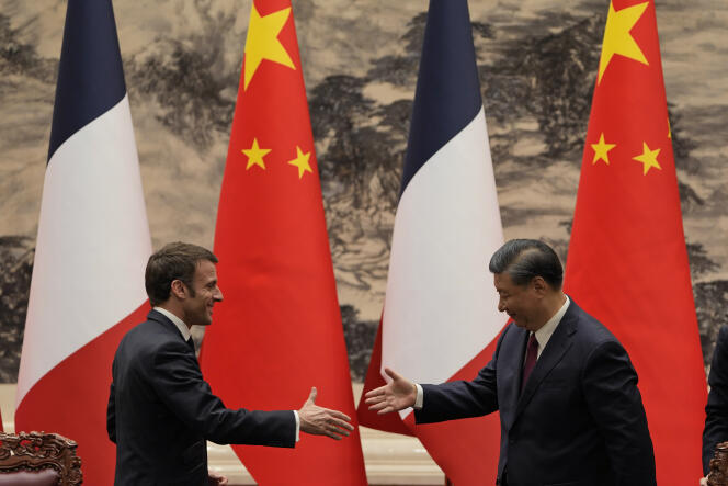 Le président français, Emmanuel Macron, et son homologue chinois, Xi Jinping, à Pékin le 6 avril 2023. 