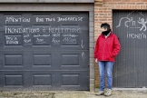 Inscriptions sur une maison dans l'impasse Salengro, à Blendecques (Pas-de-Calais), le 24 janvier 2024.