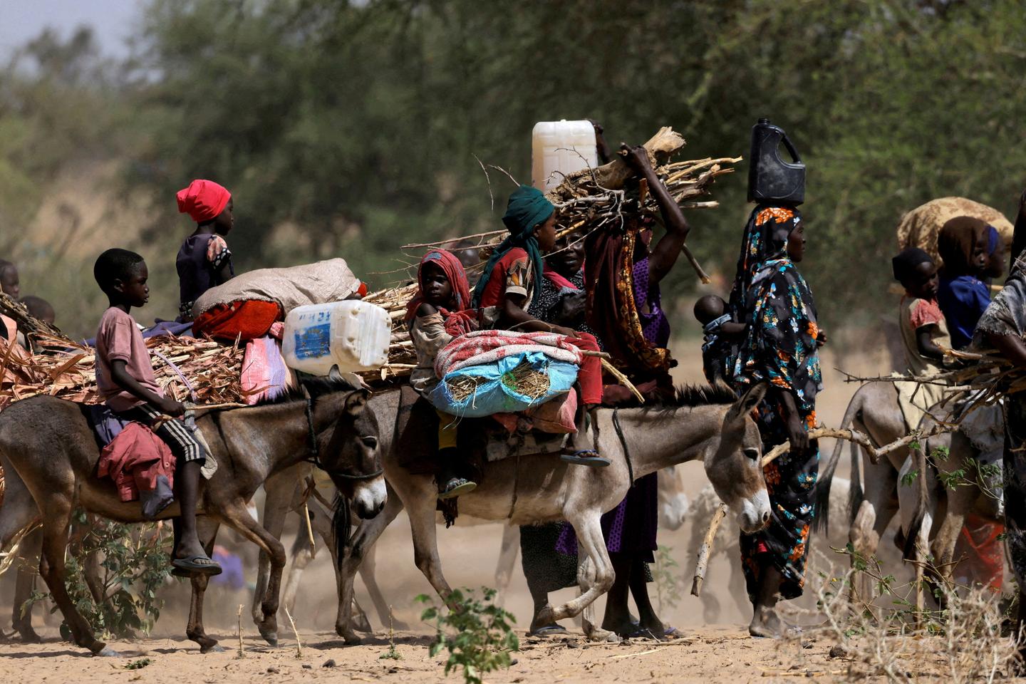 Sudan paramilitaries say they will open 'safe passages' out of key Darfur city