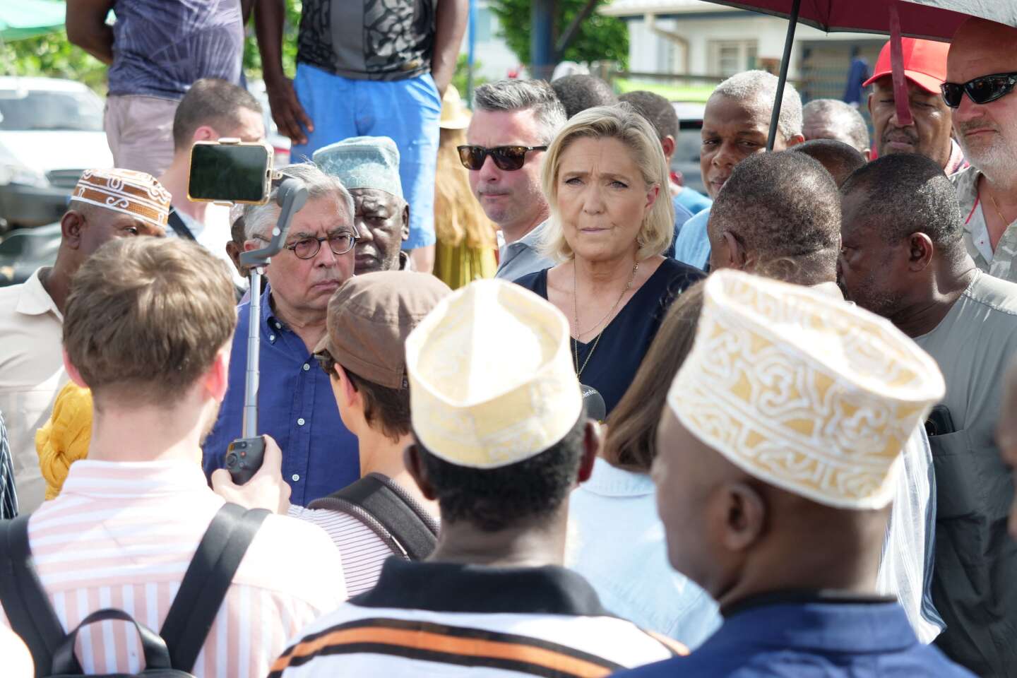 Regarder la vidéo Mayotte : Marine Le Pen relance la polémique sur le nombre « réel » d’habitants