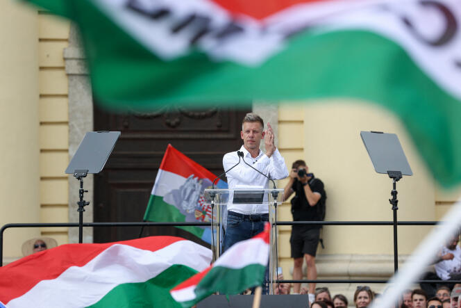 Péter Magyar, du parti Tisza (« Respect et Liberté »), lors d'une manifestation antigouvernementale à Debrecen, Hongrie, le 5 mai 2024. 