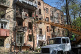 Un immeuble endommagé par une frappe aérienne russe à Kharkiv, le 5 mai 2024. 