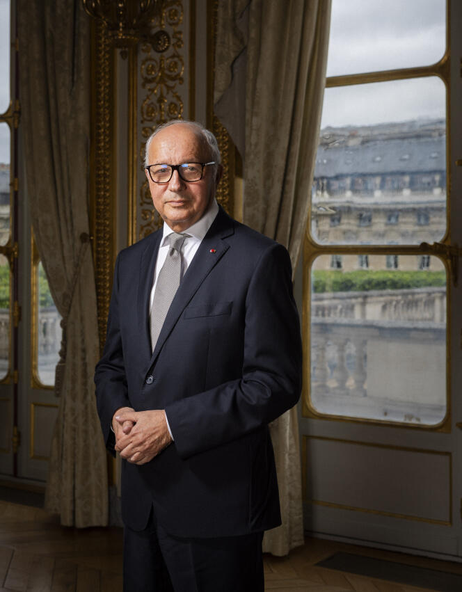 Laurent Fabius, président du Conseil constitutionnel, dans son bureau parisien, le 2 mai 2024.