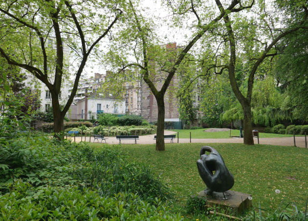 La sculpture « Volute », de Jean Laniau, dans le square du Clos-Feuquières.