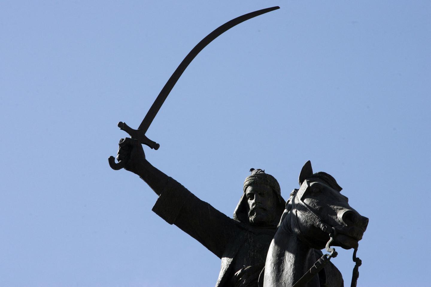 The headache of returning Emir Abdelkader's sabers to Algeria from France