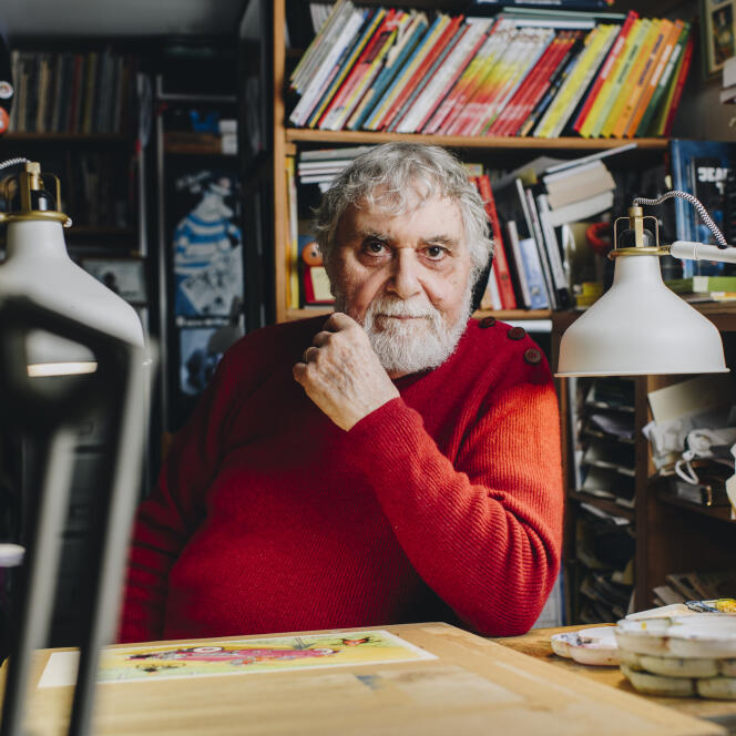 Jean-Claude Fournier, auteur de bande dessinée, dans son atelier de Saint-Quay-Portrieux (Côtes-d’Armor), le 25 avril 2024.