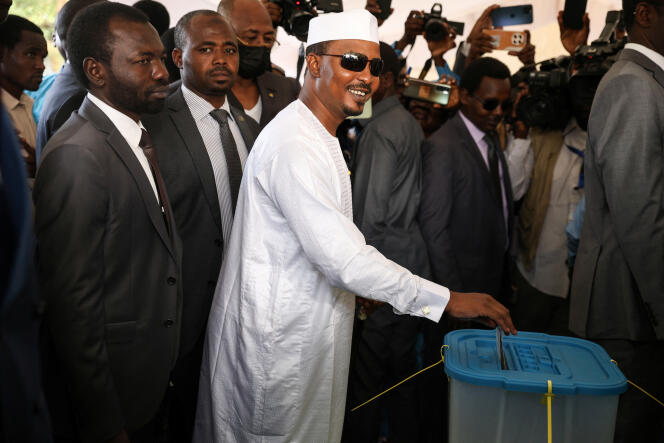 Il presidente uscente del Ciad Mohamed Idriss Deby a N'Djamena il 6 maggio 2024.