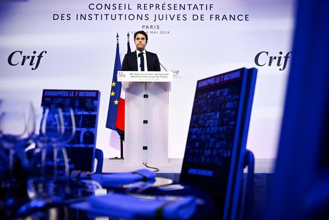 Le premier ministre, Gabriel Attal, prononce un discours lors du dîner annuel du Conseil représentatif des institutions juives de France (CRIF), au Carrousel du Louvre, à Paris, le 6 mai 2024.