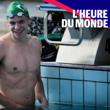 Léon Marchand a fait de son physique, différent du physique classique des autres nageurs comme Florent Manaudou, un atout pour la compétition en maîtrisant à la perfection ses coulées.