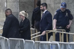 Stormy Daniels sortant du tribunal pénal de Manhattan, à New York, le 7 mai 2024.
