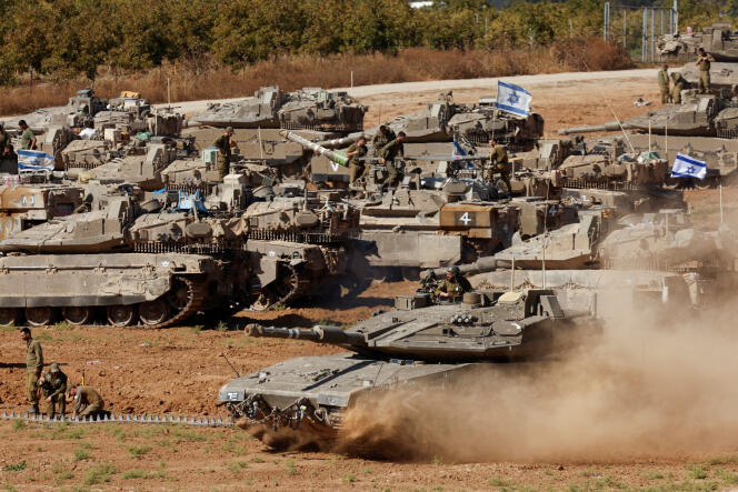Des tanks israéliens, près du sud de la frontière entre Israël et la bande de Gaza, le 7 mai 2024. 