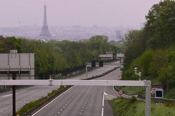 Une vue de l’autoroute A13 vide et fermée, le 19 avril 2024.