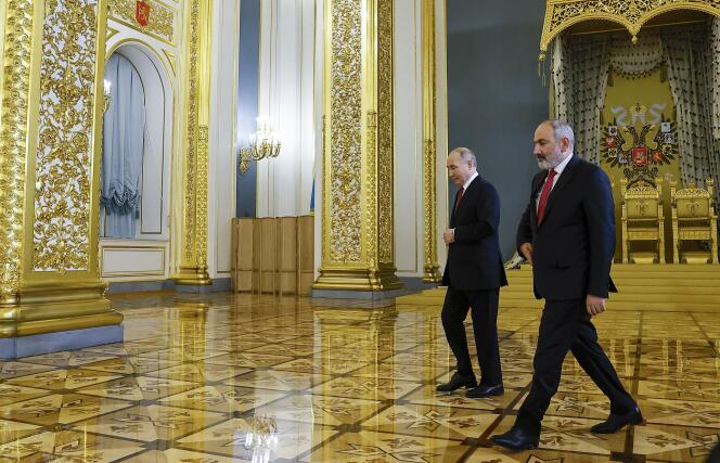 Vladimir Poutine et Nikol Pachinian à Moscou, le 8 mail 2024.