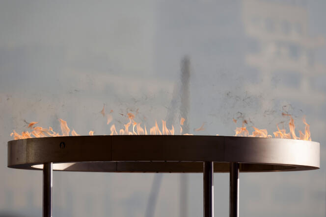 Le chaudron olympique est photographié à Marseille, le mercredi 8 mai 2024, au premier jour du relais de la flamme sur le territoire français. 