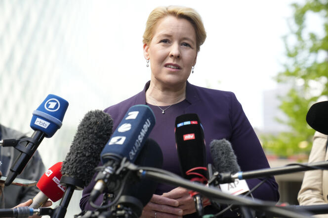 Franziska Giffey, sénatrice et ex-maire de Berlin, face aux médias lors d’un événement sur l’énergie solaire à Berlin, le 8 mai 2024. 