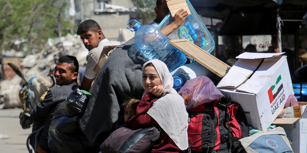 Des réfugiés palestiniens quittent la ville de Rafah, le 8 mai 2024.