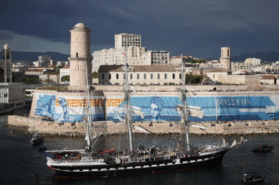 Le « Belem » rentre dans le Vieux-Port de Marseille.