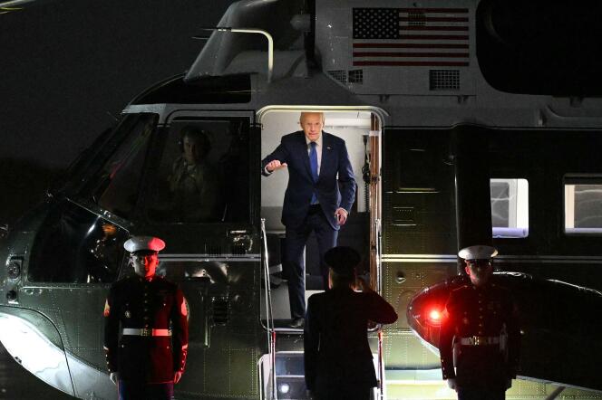 Joe Biden à bord de l’hélicoptère Marine One, le 8 mai 2024.