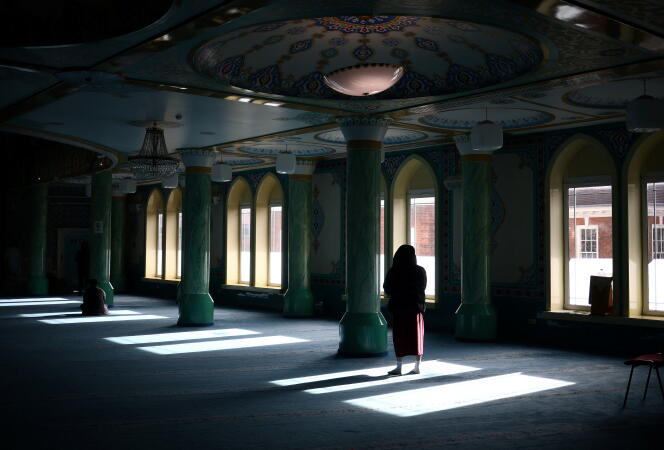 Antes de la oración del mediodía del Jumuah (viernes), en la Mezquita de Süleymaniye en Londres, el 10 de febrero de 2023. 