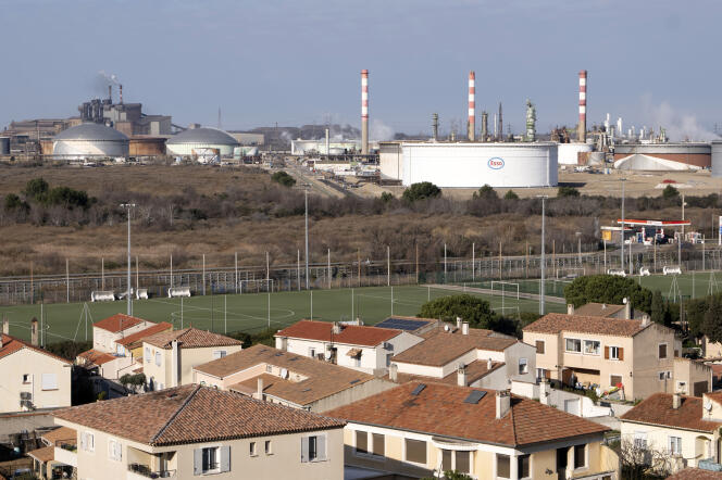 La raffinerie Esso, exploitée par Exxon Mobil, dans la  zone industrialo-portuaire de Fos-sur-Mer (Bouches-du-Rhône), le 6 janvier 2023.