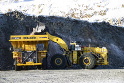 Des engins sur le site de la mine de cuivre d’Aitik, près de Gällivare (Suède), en février 2020.