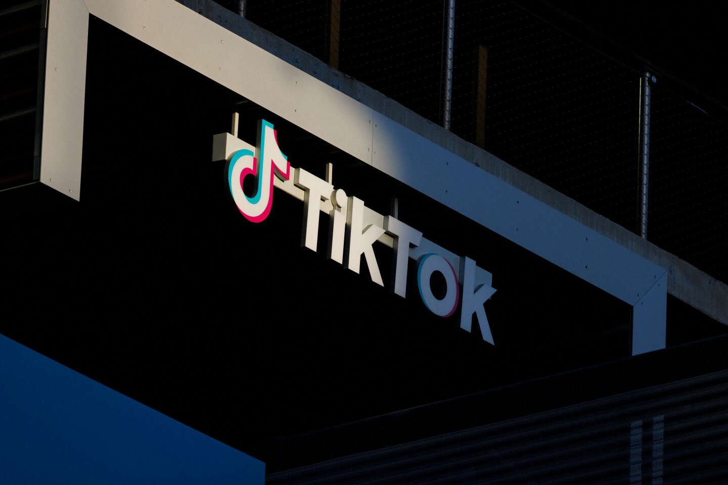 Regarder la vidéo Blocage de TikTok en Nouvelle-Calédonie : La Quadrature du Net dépose une nouvelle plainte