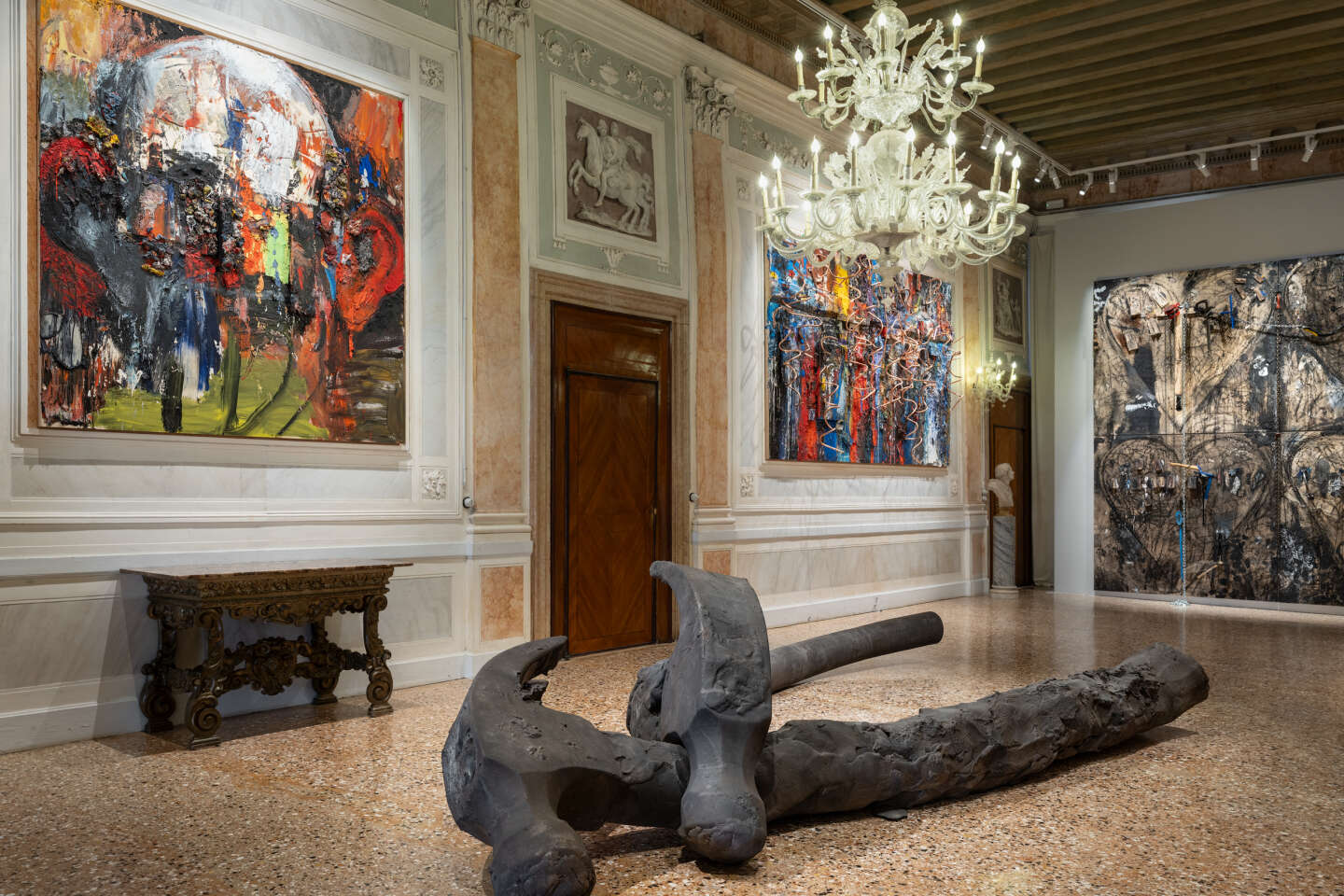 Regarder la vidéo A la Biennale de Venise, Jim Dine vient se « mesurer » au somptueux Palazzo Rocca Contarini Corfu