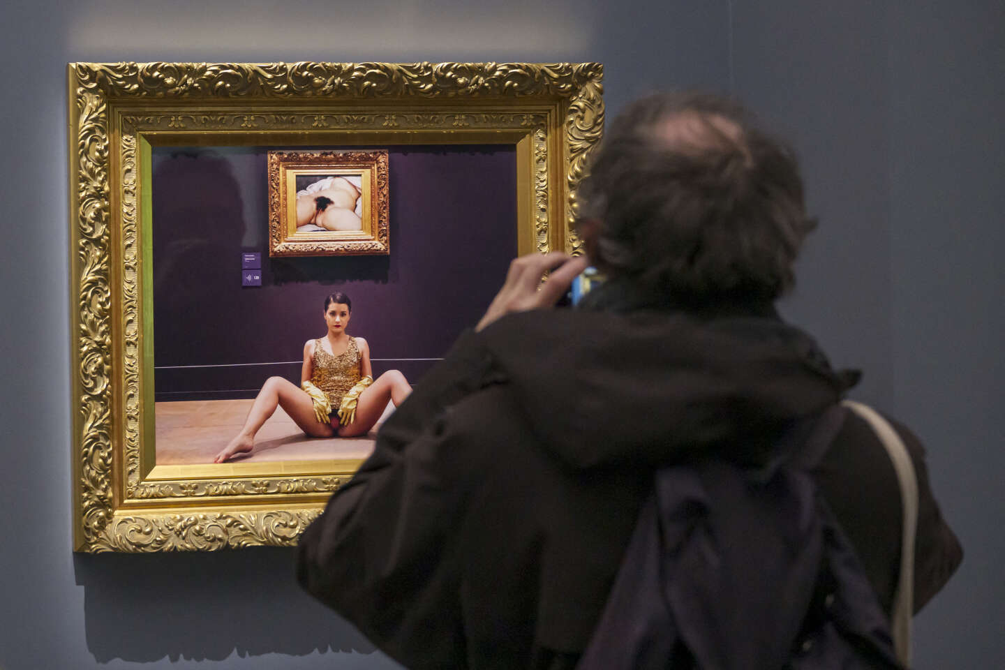 Regarder la vidéo « L’Origine du monde » taguée à Metz : le Musée d’Orsay, qui conserve le tableau, porte plainte