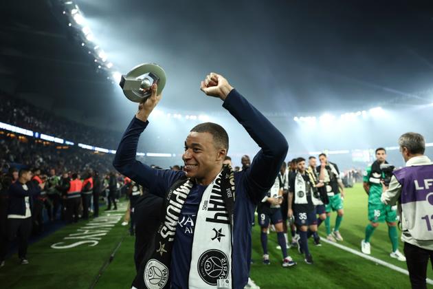 Kylian Mbappé celebrates his French Championship title with PSG, at the Parc des Princes on May 12, 2024.