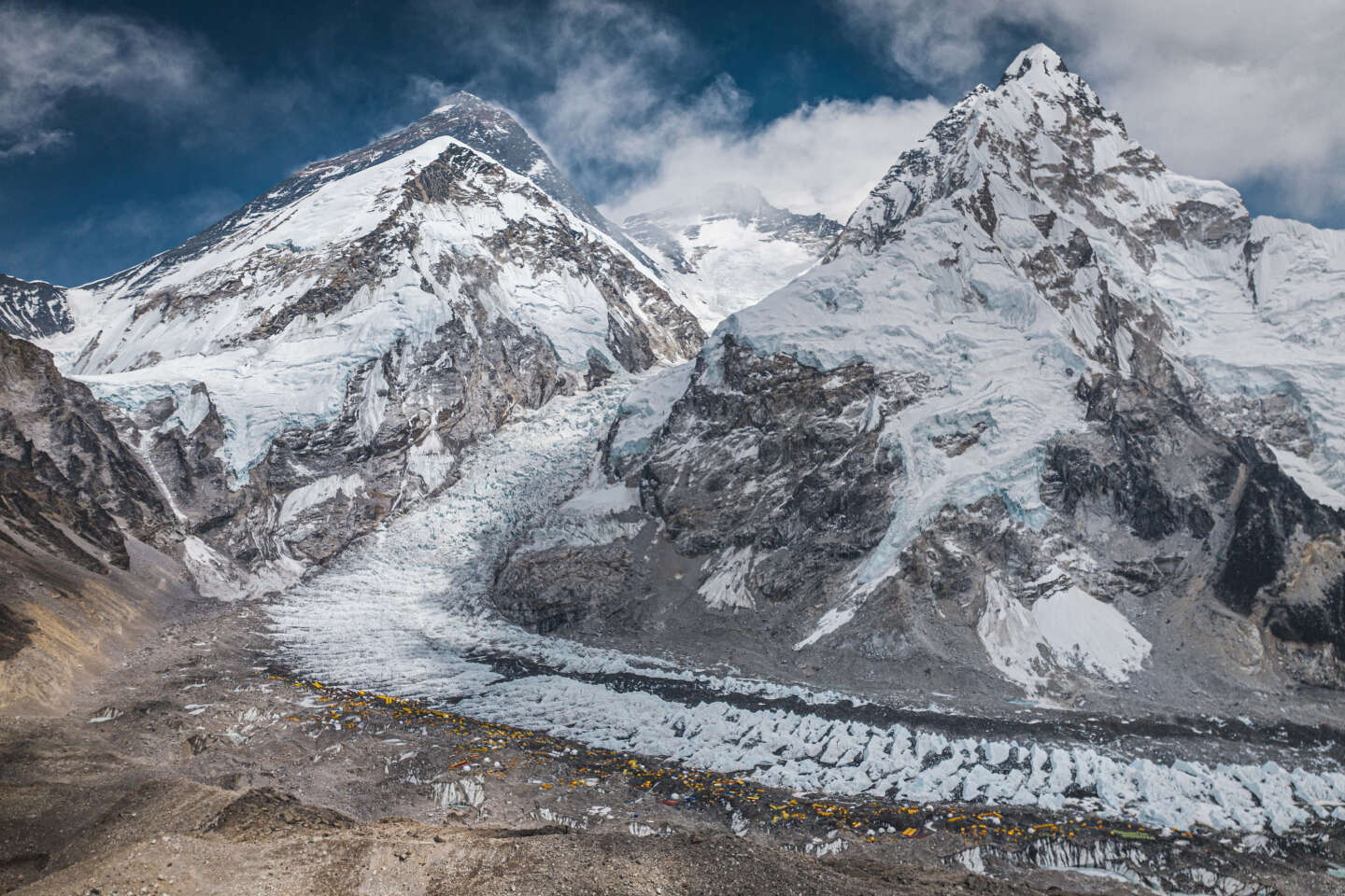 Regarder la vidéo Everest : un Britannique bat le record du nombre d’ascensions par un alpiniste non népalais