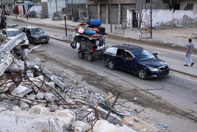 Des Palestiniens fuient Rafah, dans la bande de Gaza, le 12 mai 2024.