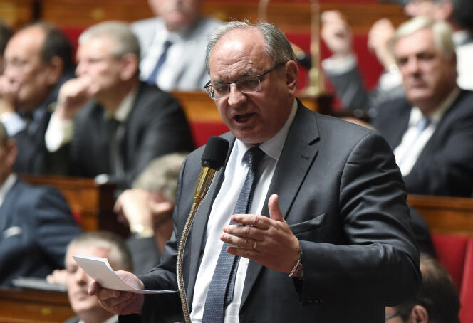 Bernard Perrut lors d’une séance de questions au gouvernement à l’Assemblée nationale, à Paris le 9 juin 2015. 