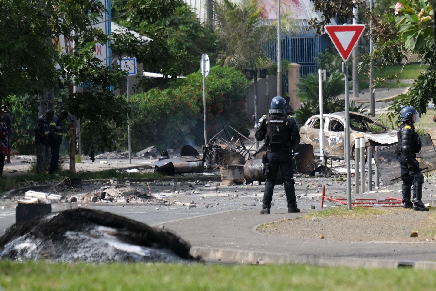 Second night of New Caledonian unrest leads to hundreds of injuries