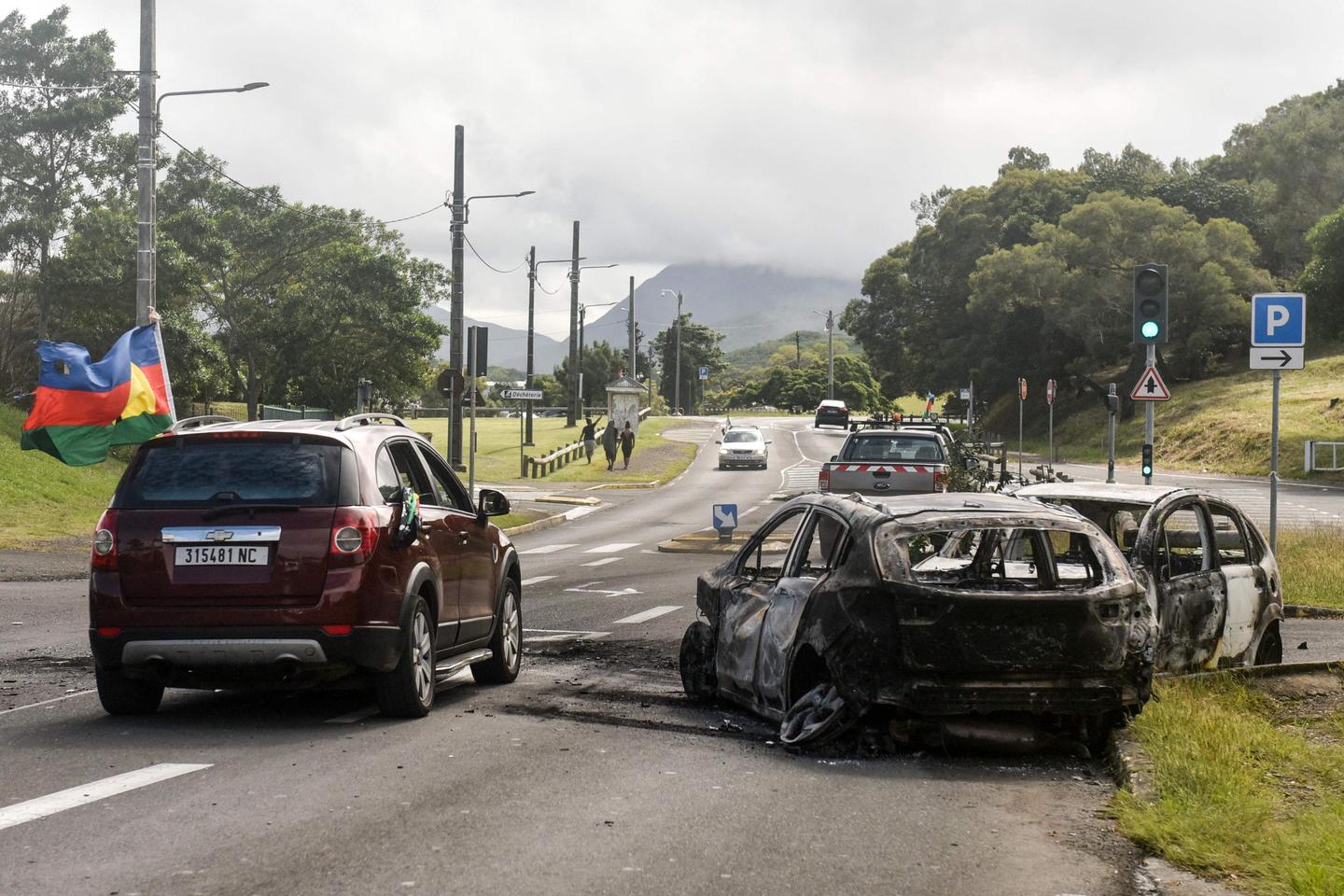 Regarder la vidéo A Nouméa, une nuit d’émeutes violentes réveille le spectre des « événements » de 1984