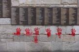 A Paris, des mains rouges taguées sur le Mémorial de la Shoah