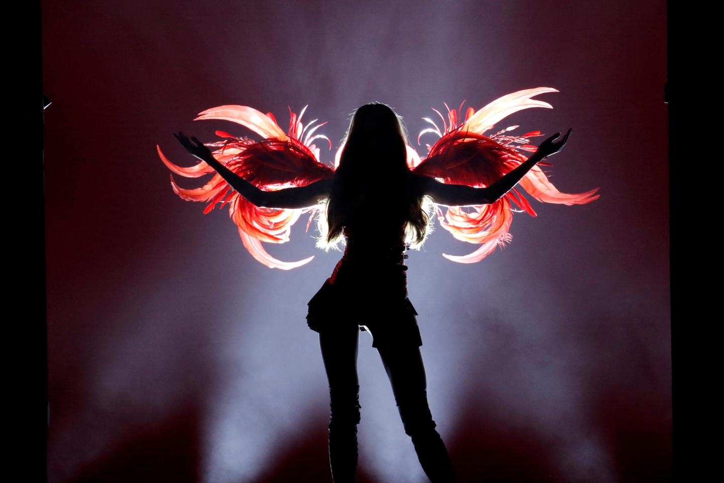 After six-year hiatus, Victoria's Secret angels back on the runway