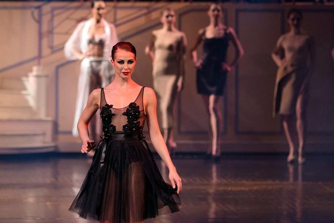Des mannequins présentent des créations de la maison de lingerie française Lejaby lors d’un défilé marquant le 130ᵉ anniversaire de la création de l’entreprise, au Lido à Paris, le 27 mai 2014. 