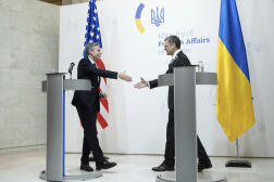 Le secrétaire d’Etat américain, Antony Blinken, et le ministre ukrainien des affaires étrangères, Dmytro Kuleba, à Kiev, le 15 mai 2024.