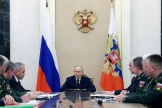 Le président russe, Vladimir Poutine, préside une réunion avec les commandants des troupes des districts militaires, à Moscou, le 15 mai 2024. 