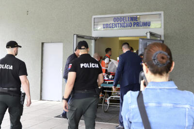 Le premier ministre slovaque, Robert Fico, lors de son arrivée aux urgences de l’hôpital de Banska Bystrica (Slovaquie), le 15 mai 2024. 