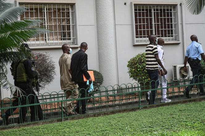 Los acusados ​​del atentado de Grand-Bassam durante el juicio en primera instancia ante el tribunal penal de Abiyán, el 28 de diciembre de 2022.