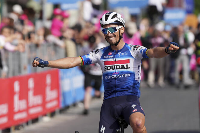 Julian Alaphilippe, al final de la 12ª etapa del Giro, en Fano (Italia), el 16 de mayo de 2024. 