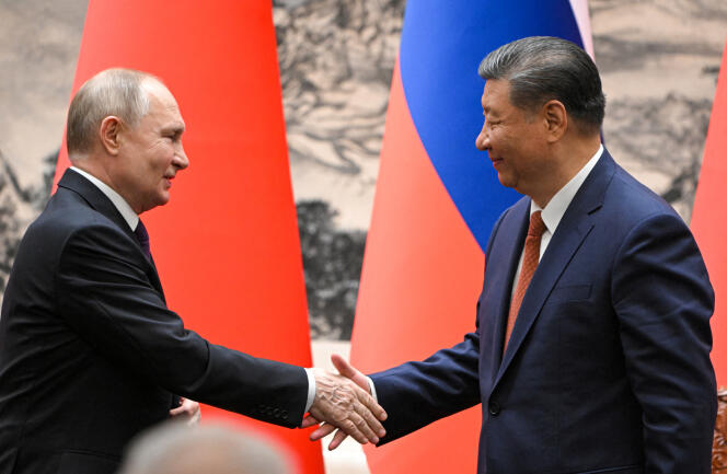 El presidente ruso Vladimir Putin y su homólogo chino, Xi Jinping, el 16 de mayo de 2024 en Beijing.