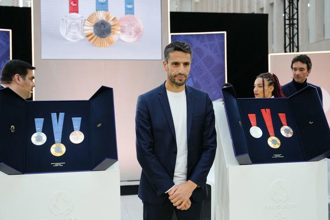 Le président du Comité d’organisation des Jeux olympiques et paralympiques, Tony Estanguet, lors de la présentation des médailles qui récompenseront les athlètes et para-athlètes, à Paris, le 8 février 2024.